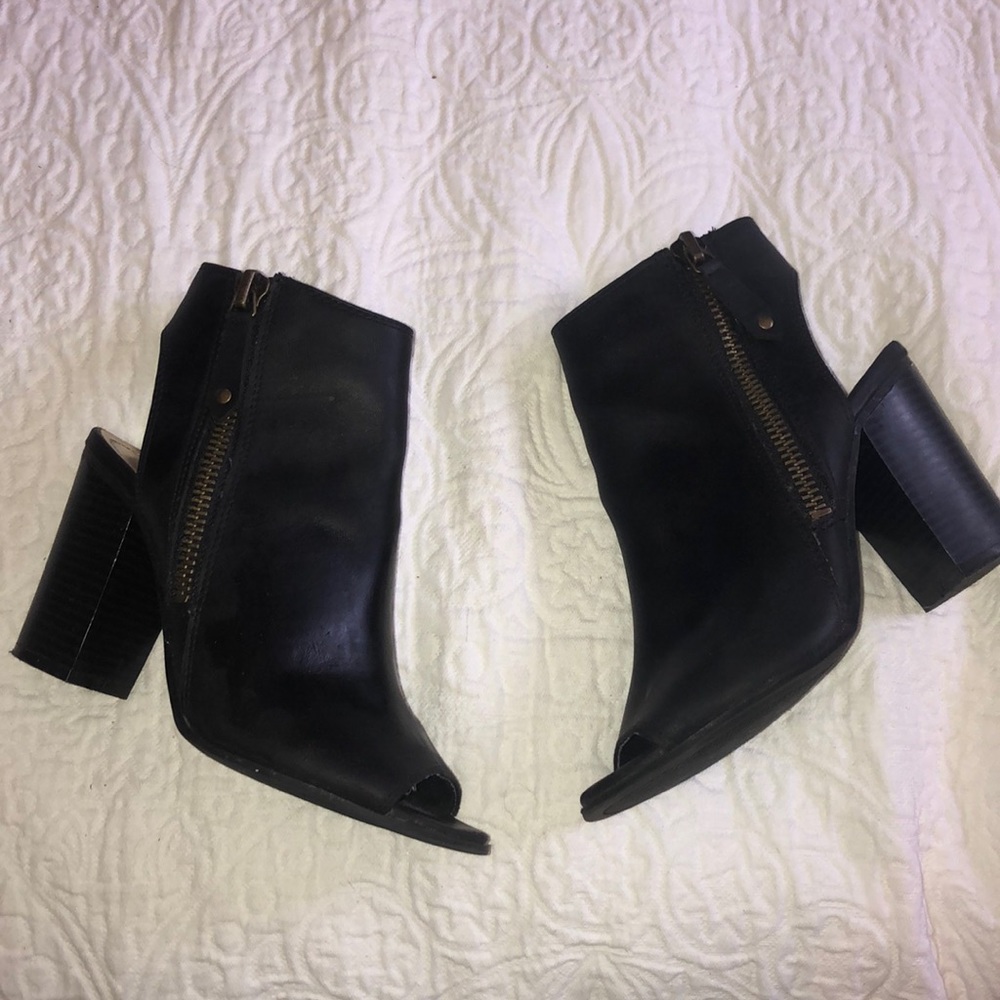 Black leather peep toe shoes